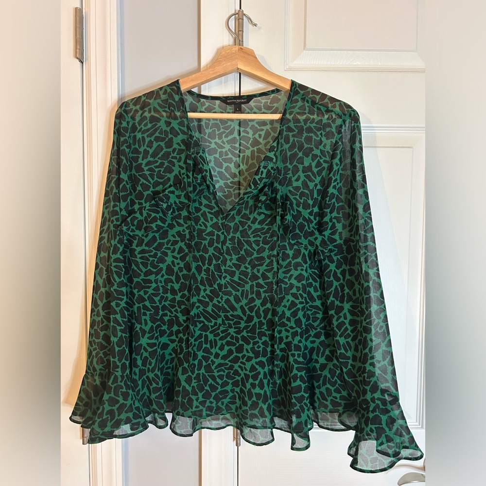 Banana republic green and black blouse